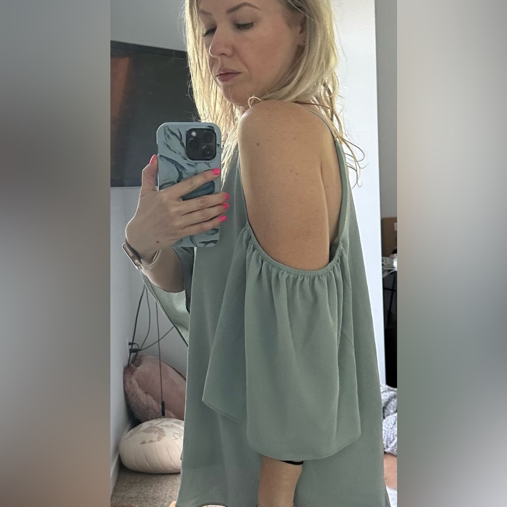 Cold shoulder mint green summer shirt in size M - Picture 3 of 5